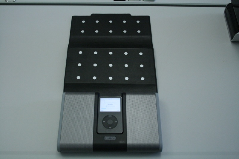 Illustration for article titled Sneak Peek at Griffin's Wireless Evolve iPod Speakers